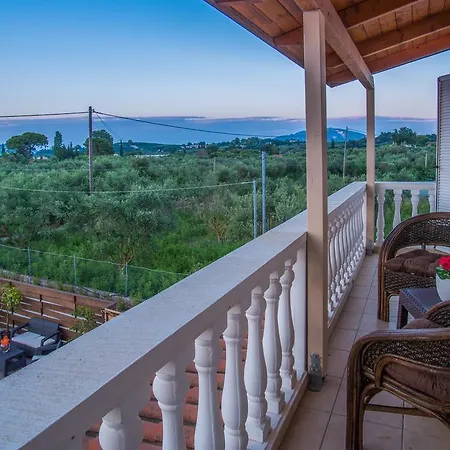 Lina Villa Pandokrátor